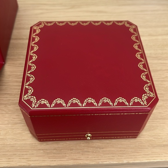 Small Cartier Love Bracelet in Rose Gold Size 16, great used condition - Picture 13 of 15